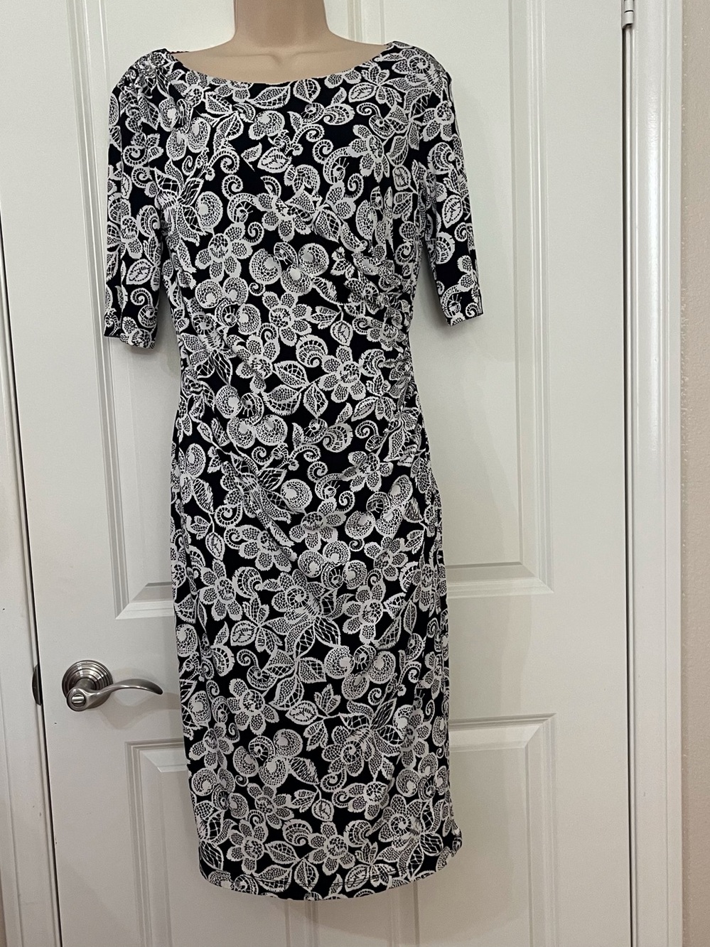 Connected Apparel Black & White Floral Paisley Ruched Sheath Dress Size 8